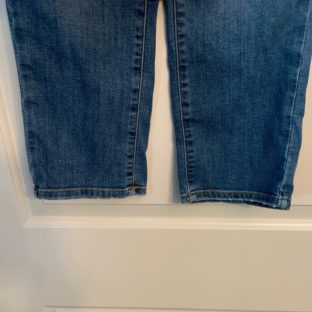 Abercrombie Kids Boys Lightweight Straight Leg Jeans in Medium Wash - Picture 10 of 13